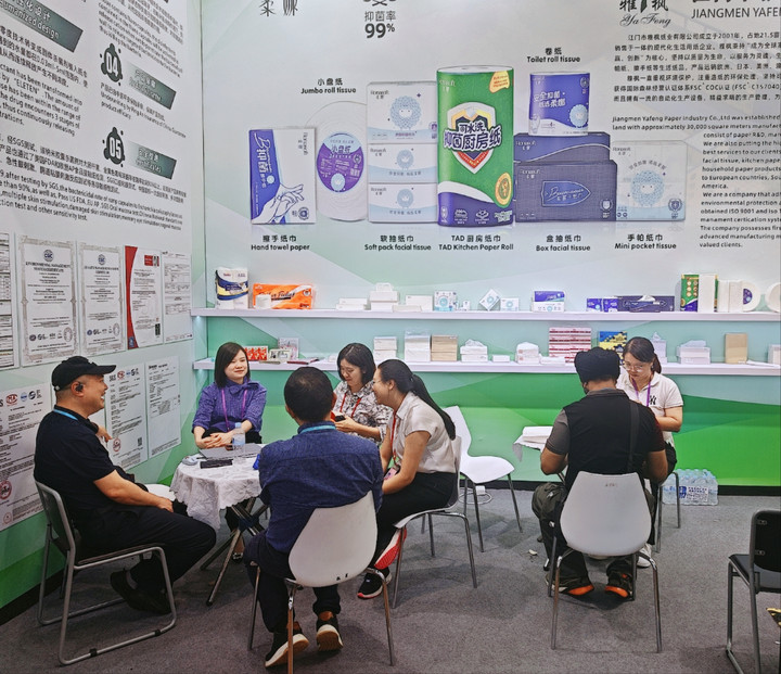 يضيء Jiangmmen Yafeng Paper Industry في Fair 137th Canton Fair