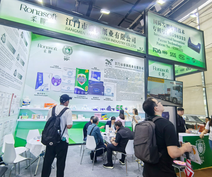 يضيء Jiangmmen Yafeng Paper Industry في 137 Canton Fair 